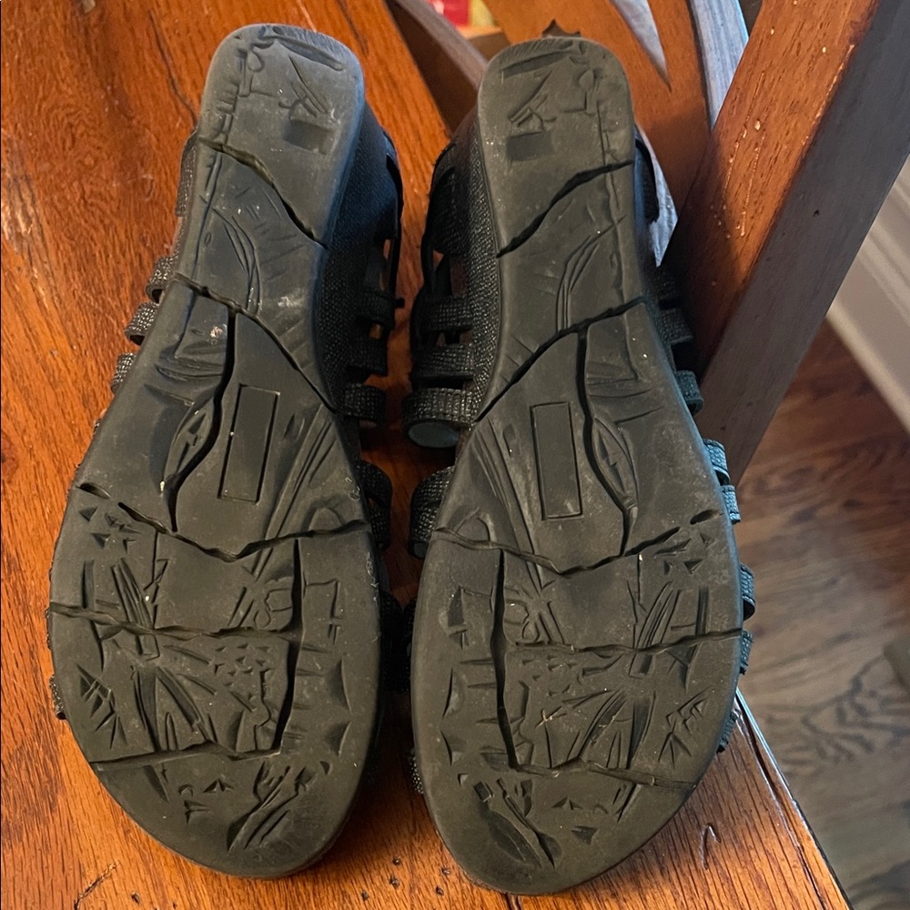 Chic Black Strappy Sandals - Picture 3 of 5